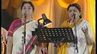 Lata & Usha Mangeshkar - Aplam Chaplam (Live Performance)