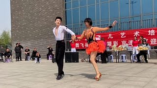 本溪小王子果果，天津聚舞活動現場接龍八位美女表演，精彩絕倫！