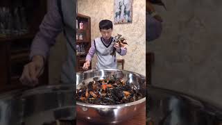 【TikTok 抖音】看看土豪是怎麽樣吃龍蝦的 這麽多吃得完嗎