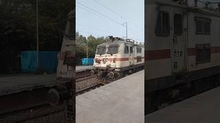 HWH WAP 7 Electric Locomotive High Speed On Anand Vihar Tarminal Station Skip 😱😱😱#shorts#locomotive