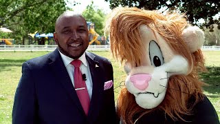 National Night Out 2022 Mayor Glover and the DARE Lion NNO Portsmouth Virginia