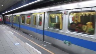 台北捷運341型列車往亞東醫院離開永春站