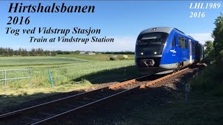 Tog ved Vidstrup Stasjon på Hirtshalsbanen / Train at Vidstrup Station on the Hirtshals Line