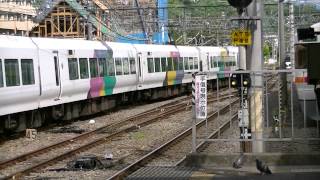 E257系M-107編成 甲府駅発車 と到着するE257系 M-106編成