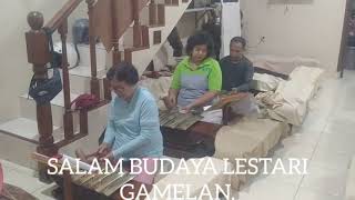 Latihan Gamelan.