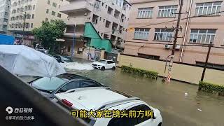 8点28分，广东东莞突降大暴雨，画面太吓人了，看完情绪难以平静