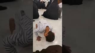 MashaAllah big boy is prostrating in Masjid nabawi..💖 #viralvideo #youtubeshorts