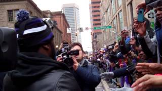 Ed Reed Shares Super Bowl Trophy With Ravens Fans During Parade In Baltimore Streets