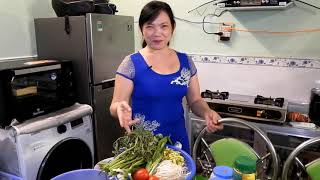 Bún riêu cua đồng 🦀 tự nấu!. Homemade crab vermicelli.