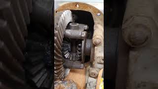 How a differential gear works #shorts #asmr #diff #reardiff #4x4 #landrover #satisfying