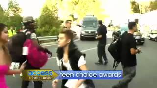 Justin Bieber and Selena Gomez backstage at Teen Choice Awards 2O12