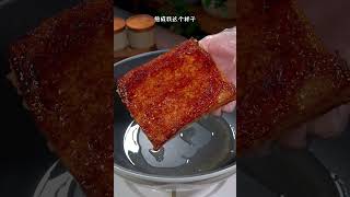 把五花肉上锅蒸一蒸，出锅就是一道大人小孩都爱吃的经典美食，软烂入味，入口即化，好吃又下饭！