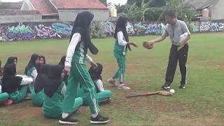 Pembelajaran softball kelas X  Cara memegang pemukul dan lempar tangkap bola