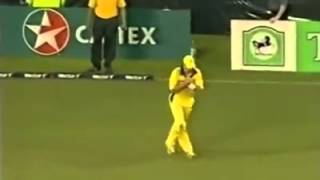 Funny epic scene | Billy Bowden gives Red card to McGrath