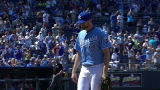 CLE@KC: Davis works in and out of trouble in the 8th