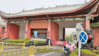 著名女演员：刘晓庆在北京的豪宅，大门比皇宫还霸气，81颗门钉