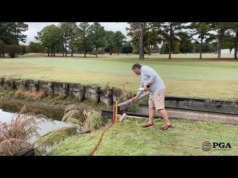 What do colored stakes mean in golf?