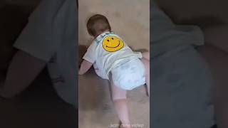 twin babies funny fight 🤣🤣,#shorts #youtubeshorts #baby #babyfunnyvideo #fight
