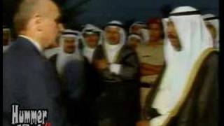 الشيخ سعد مع كابتن طائرةالجابرية العراقي صبحي نعيم 1988