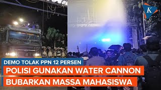 Polisi Tembakkan Water Cannon untuk Bubarkan Demo Mahasiswa Tolak PPN 12 Persen di Patung Kuda