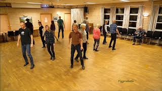 Folkedanslaget Springar`n danser Vigga schottis i Langhuset på Langhus 31.10.2018