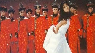 王祖贤30年前故宫旧照曝光，有谁注意身后的群演？如今成当红女星