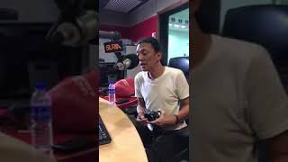Yantzen Meniti Suratan LIVE di Suria FM ( wayar Headphone lupa cucuk )