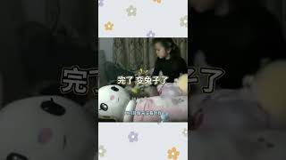 女兒醒來發現本應睡在身邊的爸爸“變成”一隻兔子布偶，急得大哭。 #fatherdaughter  #doll #crying