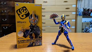 サクッと倒すよ！【S.H.Figuarts 仮面ライダージャンヌ　コブラゲノム＆ラブコフ　クジャクゲノム】