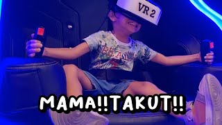 Sampai terjatuh2 main VR