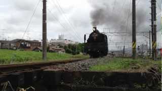 真岡鉄道下館駅を出発するSL C11325