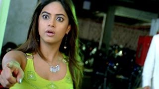 Meera Chopra Saw Nithin Suddenly || Maaro Movie