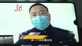 小偷为躲避警察追捕 慌不择路跑到水田 结果陷在泥里