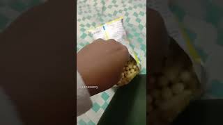 pasanga kita erundhu chips vangi saptan 😂😂#shorts #shortvideo #comedyvideo #funny 😀 sapnasamy 😀