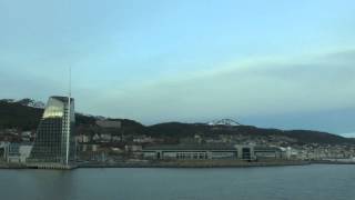 Hurtigruten - Anfahrt auf den Hafen von Molde