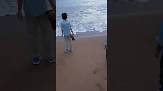 ഇനി കടൽ കാണിച്ചില്ലെന്ന് പറയരുത് 😉🤪 #comedyreels #expressionqueen #cute #beach #cutebaby #viralshort