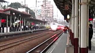 20130116@0282次(TEMU1000型電聯車)太魯閣自強號列車~桃園站通過!!