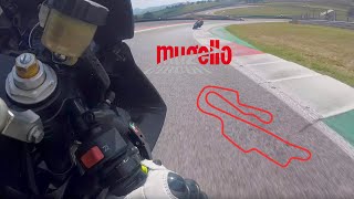 Mugello Circuit - R6 vs ZX6R (POV Helmet cam) - vs old school racer