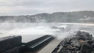 Bølger og surfere i Larvik