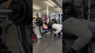 Working up to a new bench PR 127.5kg #bench #pr #max #workout #gym #benchpress #fitness #gymlife