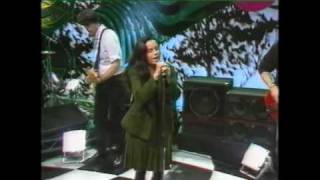 10000 Maniacs (Natalie Merchant) singing The Latin One on The Word