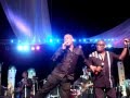 Michel Martelly, president d'Haiti, chante avec Tabou Combo