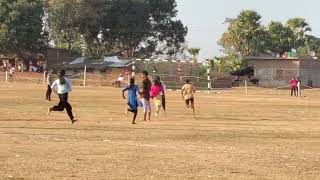 girls running 400 m