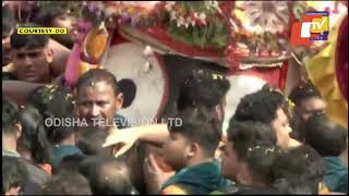 The sound of gongs and conchs fills the air as Lord Jagannath’s pahandi begins