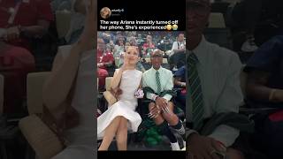 The way Ariana Grande instantly turned her phone off, she's experienced😳😭