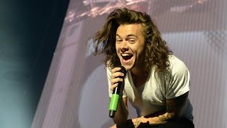 Oops! Harry Styles Takes a Huge Fall On Stage During a One Direction Concert - Watch!