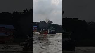 เรือพ่วงเรือไม้นานๆทีนะได้เห็นเข้าพ่วงยอมชะที่ใหนสู้สุดใจครับ