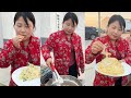 朋友們，手抓餅的小香蔥弄來了哈#田園生活 #food #美食分享 #funny