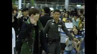 120408 Boyfriend @Suvarnabhumi Airport