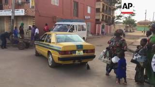 Thousands leave Gambia capital as crisis goes on